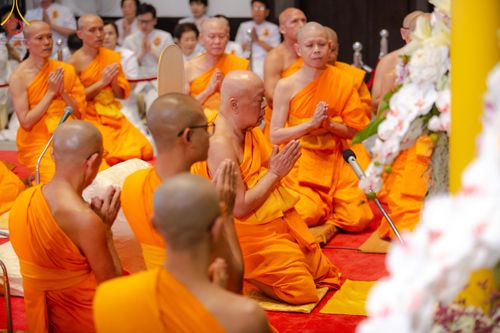 ภาพ No.137804:พิธีอุปสมบทสามเณรอุทิศชีวิต 11 รูป วันวิสาขบูชา พุธที่ 22 พฤษภาคม พ.ศ.2567 ณ อุโบสถ วัดพระธรรมกาย