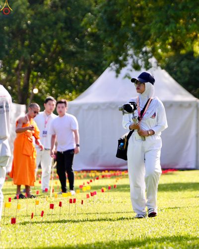 ภาพ No.330094:วันที่ 27-29 พฤษภาคม พ.ศ.2569 MBMI Tangerang (Majelis Agama Buddha Mahanikaya) ได้มีการเตรียมงานเพื่อจัดงานวิสาขบูชานานาชาติ  ชึ่งในงานจะมีการจุดประทีปโคมลาน โคมลอย กว่า 20,000 ดวง  เพื่อน้อมถวายเป็นพุทธบูชา และเพื่อเป็นการกระชับสัมพันธมิตรภาพ