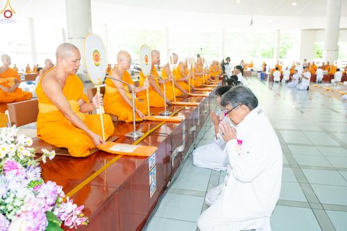 ภาพ No.343106:วันที่ 13 สิงหาคม พ.ศ.2569 พิธีบุพเปตพลี ครั้งที่ 186 ร่วมอุทิศส่วนกุศล แด่หมู่ญาติผู้ล่วงลับไปแล้ว และเป็นปัจจัยสนับสนุน การเผยแผ่พระพุทธศาสนา ณ หอฉันคุณยายอาจารย์ วัดพระธรรมกาย