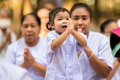 ภาพ No.110525:พิธีต้อนรับพระธรรมยาตรา ในโครงการธรรมยาตรากตัญญูบูชา มหาปูชนียาจารย์ พระมงคลเทพมุนี(สด จนฺทสโร) พระผู้ปราบมาร อนุสรณ์สถาน 7 แห่ง ปีที่ 12 วันที่ 11 มกราคม พ.ศ. 2567 ณ อนุสรณ์สถานลำดับที่ 3 สถานที่เกิดใหม่ในเพศสมณะ วัดสองพี่น้อง จ.สุพรรณบุรี