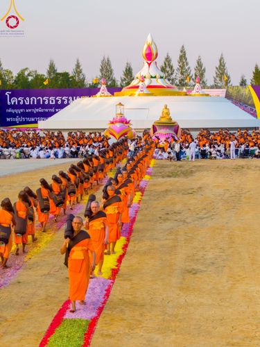 ภาพ No.107998:พิธีต้อนรับพระธรรมยาตรา ในโครงการธรรมยาตรากตัญญูบูชา มหาปูชนียาจารย์ พระมงคลเทพมุนี(สด จนฺทสโร) พระผู้ปราบมาร อนุสรณ์สถาน 7 แห่ง ปีที่ 12 วันที่ 7 มกราคม พ.ศ. 2567 ณ อนุสรณ์สถานคลองบางนางแท่น  อ.สามพราน จ.นครปฐม