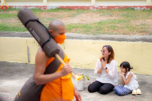 ภาพ No.128334:พิธีอัญเชิญพระบรมสารีริกธาตุ " ใจกลางเมืองนครหาดใหญ่ " เพื่อประดิษฐาน ณ มหารัตนเจดีย์สิริปทุมสวรรค์ (เจดีย์อริยพุทธะ 5 พระองค์) ศูนย์ปฏิบัติธรรมภาคใต้ อ.บางกล่ำ จ.สงขลา  วันที่ 9 มีนาคม พ.ศ.2567 (ชุดที่ 1)
