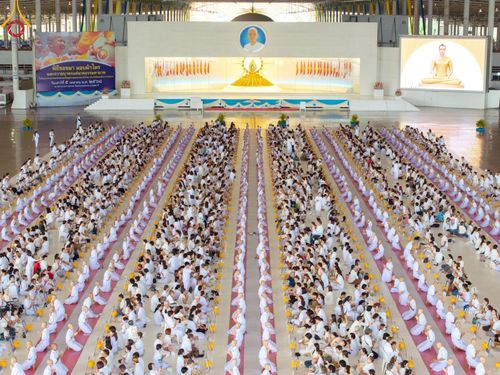 ภาพ No.215088:วันเสาร์ที่ 5 เมษายน พ.ศ. 2568 พิธีเวียนประทักษิณรอบพระมหาธรรมกายเจดีย์  พิธีวันทาเจดีย์ พิธีขอขมาและมอบผ้าไตร ในโครงการบรรพชาสามเณรฟื้นฟูพระพุทธศาสนาทั่วไทย , โครงการหน่อแก้วเปรียญธรรม รุ่นที่ 13 ,  โครงการสามเณรยุวธรรมทายาท รุ่นที่ 33 , โครงการสามเณรมั