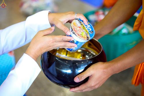 ภาพ No.240535:วันพุธที่ 27 สิงหาคม พ.ศ. 2568 พิธีตักบาตร ในวันธรรมชัย ณ วัดพระธรรมกาย จ.ปทุมธานี