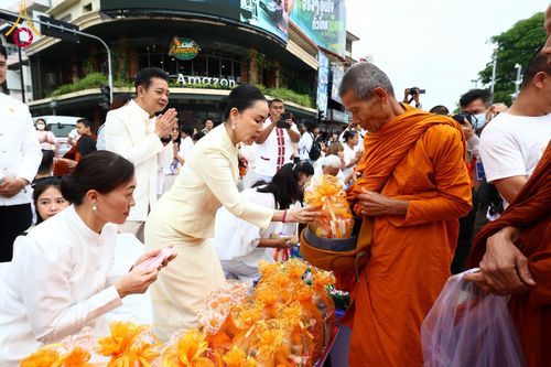 ภาพ No.210414:วันอาทิตย์ที่ 9 มีนาคม พ.ศ. 2568 พ่อเมืองโคราชจัดตักบาตรพระหมื่น ทำบุญเมือง 557 ปี