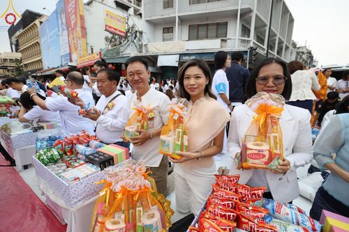 ภาพ No.126180:พิธีทำบุญเมืองนครราชสีมา ฉลอง 556 ปี ตักบาตรพระ 10,000 รูป ในวันเสาร์ที่ 2 มีนาคม พ.ศ.2567 ณ อนุสาวรีย์ท้าวสุรนารี จ.นครราชสีมา จัดโดย คณะสงฆ์จังหวัดนครราชสีมา ร่วมกับสำนักงานจังหวัดนครราชสีมา