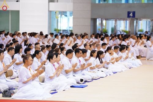 ภาพ No.167629:พิธีตักบาตรและพิธีบูชาข้าวพระ ในวันอาทิตย์ที่ 3 พฤศจิกายน พ.ศ. 2567 ณ วัดพระธรรมกาย