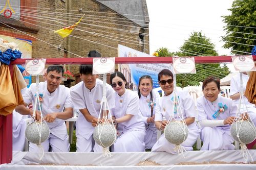 ภาพ No.142710:พิธีพัทธสีมา ประดิษฐานลูกนิมิตมหาสมบัติ สถาปนาอุโบสถวัดพระธรรมกายลอนดอน บูชาธรรม 80 ปี หลวงพ่อธัมมชโย วันเสาร์ที่ 22 มิถุนายน พ.ศ. 2567