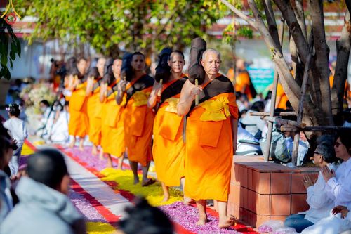 ภาพ No.193395:พิธีต้อนรับพระธรรมยาตรา ณ อนุสรณ์สถาน สถานที่เกิดในเพศสมณะ วัดสองพี่น้อง อำเภอสองพี่น้อง จังหวัดสุพรรณบุรี ในโครงการธรรมยาตรา กตัญญูบูชา มหาปูชนียาจารย์ พระมงคลเทพมุนี(สด จนฺทสโร) พระผู้ปราบมาร อนุสรณ์สถาน 7 แห่ง ปีที่ 13 วันที่ 11 มกราคม พ.ศ. 2568