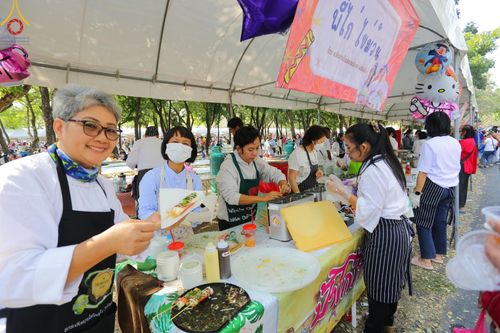 ภาพ No.194002:วัดพระธรรมกาย จัดงานวันเด็กแห่งชาติ ประจำปี พ.ศ.2568 ออกร้านอาหาร 200 ร้าน มอบของขวัญหลายหมื่นชิ้น วันที่ 12 มกราคม พ.ศ. 2568 วัดพระธรรมกาย อ.คลองหลวง จ.ปทุมธานี