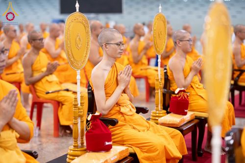 ภาพ No.237577:วันอาทิตย์ที่ 10 สิงหาคม พ.ศ.2568 พิธีมอบใบประกาศเกียรติคุณ โครงการสอบบาลี "ฉลองแชมป์" บูชาธรรม 80 ปี หลวงพ่อธัมมชโย ประจำปี 2568 และ พิธีมอบดวงแก้วสามเณรทรงบาลีไวยากรณ์ ณ สภาธรรมกายสากล วัดพระธรรมกาย ปทุมธานี