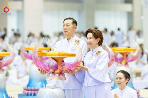 ภาพ No.215526:วันอาทิตย์ต้นเดือนที่ 6 เมษายน พ.ศ. 2568 ขบวนอัญเชิญผ้าป่าสมทบ มหาสังฆทาน 40,000 กว่าวัดทั่วประเทศ ณ สภาธรรมกายสากล วัดพระธรรมกาย