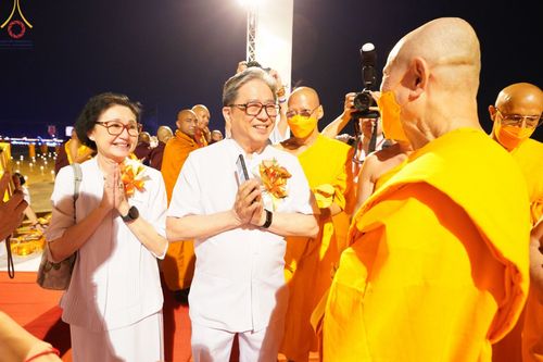 ภาพ No.77331:พิธีจุดมาฆประทีป ในวันมาฆบูชา อาทิตย์ต้นเดือนที่ 6 มีนาคม พ.ศ. 2566 ณ วัดพระธรรมกาย อ.คลองหลวง จ.ปทุมธานี