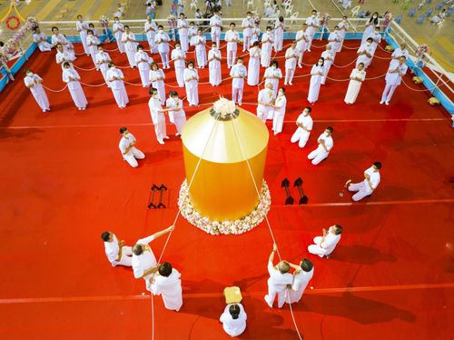 ภาพ No.86976:พิธีตักบาตร , พิธีบูชาข้าวพระ , พิธีจุดเทียนใจ ไฟนิรันดร์ อนันตชัย ในวันอาทิตย์ต้นเดือน 3 กันยายน พ.ศ. 2566 ณ วัดพระธรรมกาย