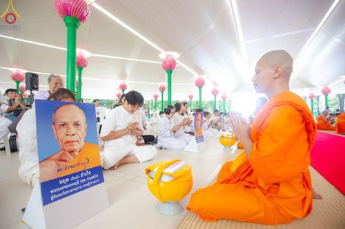 ภาพ No.159838:พิธีตัดปอยผมปลงผมนาคธรรมทายาท, พิธีบรรพชาอุปสมบทหมู่ โครงการอุปสมบทหมู่บูชาธรรม 140 ปี พระมงคลเทพมุนี (สด จนฺทสโร) ณ โบสถ์พระไตรปิฏก วัดพระธรรมกาย วันเสาร์ที่ 5 ตุลาคม พ.ศ. 2567