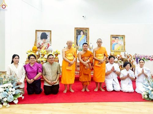 ภาพ No.242859:วันที่ 29-31 สิงหาคม พ.ศ. 2568 องค์กรภาคีเครือข่าย “บวร” (บ้าน-วัด-โรงเรียน-ราชการ) อ.คลองหลวง จัดบวชอุบาสิกาแก้ว ถวายพระราชกุศลแด่สมเด็จพระพันปีหลวง - กตัญญูบูชาแด่ผู้มีพระคุณ