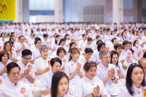 ภาพ No.177713:พิธีตักบาตรและพิธีบูชาข้าวพระ ในวันอาทิตย์ต้นเดือนที่ 1 ธันวาคม พ.ศ. 2567 ณ สภาธรรมกายสากล วัดพระธรรมกาย