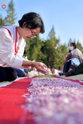 ภาพ No.108790:V.6 บุญเข้า การเตรียมงาน เก็บงาน การรับบุญของเจ้าหน้าที่หน่วยงานต่างๆ เพื่อโครงการธรรมยาตรา กตัญญูบูชามหาปูชนียาจารย์ พระมงคลเทพมุนี (สด จนฺทสโร) พระผู้ปราบมาร อนุสรณ์สถาน 7 แห่ง ปีที่ 12 ระหว่างวันที่ 2 - 31 มกราคม พ.ศ.2567