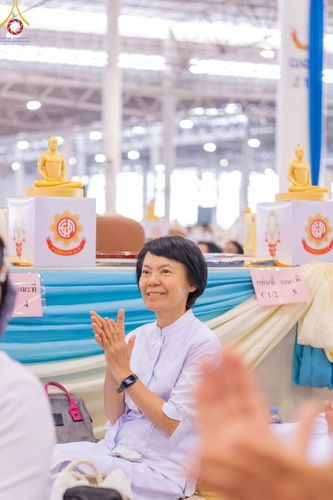 ภาพ No.60454:การต้อนรับพระสังฆาธิการ 10,000 กว่าวัดทั่วประเทศ พิธีมอบปัจจัยช่วยเหลือครู 4 จังหวัดชายแดนภาคใต้ พิธีปฏิบัติธรรม ในวันคุ้มครองโลก วันจันทร์ที่ 22 เมษายน พ.ศ.2567 ณ วัดพระธรรมกาย จ.ปทุมธานี