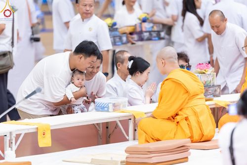 ภาพ No.145372:พิธีถวายผ้าอาบน้ำฝนและประทีปโคมไฟ ณ สภาธรรมกายสากล วัดพระธรรมกาย วันเสาร์ที่ 20 กรกฎาคม พ.ศ. 2567