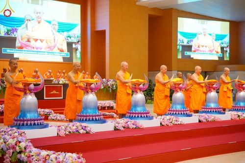 ภาพ No.150233:พิธีทอดผ้าป่าสมทบกฐินวัดพระธรรมกาย และสมทบกฐิน 30,000 วัดทั่วไทย ครั้งที่ 1 เนื่องในวันธรรมชัย 27 สิงหาคม พ.ศ.2567 ณ สภาธรรมกายสากล วัดพระธรรมกาย