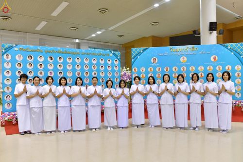 ภาพ No.233905:วันเสาร์ที่ 19 กรกฎาคม พ.ศ.2568 วันมหารำลึก ครั้งที่ 35 พิธีรำลึกถึงนักสร้างบารมี , พิธีสวดพระพุทธมนต์ , พิธีทอดผ้าบังสกุลและถวายไทยธรรม วัดพระธรรมกาย