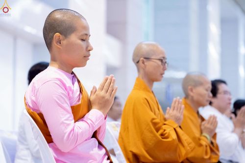 ภาพ No.243741:วันอาทิตย์ที่ 7 กันยายน พ.ศ. 2568 พิธีบูชาครูผู้ค้นพบวิชชาธรรมกาย , พิธีบูชาข้าวพระ ณ สภาธรรมกายสากล วัดพระธรรมกาย