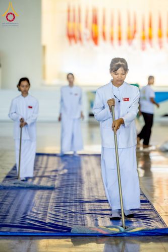 ภาพ No.223478:วันวิสาขบูชา วันอาทิตย์ที่ 11 พฤษภาคม พ.ศ. 2568 พิธีตักบาตร และปฎิบัติธรรม ณ สภาธรรมกายสากล วัดพระธรรมกาย