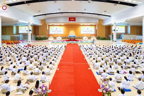 ภาพ No.143531:พิธีตักบาตร ข้าวสารอาหารแห้ง ณ บ้านแก้วเรือนทองคุณยายฯ และ พิธีบูชาข้าวพระ  ณ สภาธรรมกายสากล วัดพระธรรมกาย วันอาทิตย์ที่ 7 กรกฎาคม พ.ศ. 2567