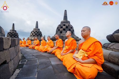 ภาพ No.280105:วันที่ 31 ธันวาคม พ.ศ. 2568 เดินธรรมยาตราที่บรมพุทธโธ อินโดนีเซีย