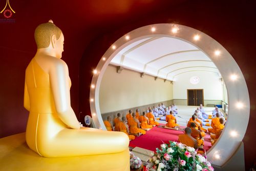 ภาพ No.83870:พิธีเวียนประทักษิณ,พิธีบรรพชาและพิธีอุปสมบทหมู่ ในโครงการอบรมพระธรรมทายาทในทวีปยุโรป  รุ่นที่ 9 วันอาทิตย์ที่ 16 กรกฎาคม พ.ศ. 2566 ณ วัดพระธรรมกายเบเนลักซ์  ประเทศเบลเยียม