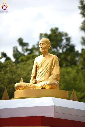 ภาพ No.89079:พิธีอัญเชิญรูปหล่อทองคำ  คุณยายอาจารย์มหารัตนอุบาสิกาจันทร์ ขนนกยูง เพื่อประดิษฐาน ณ มหาวิหารคุณยายอาจารย์ฯ เนื่องในวันครูผู้ค้นพบวิชชาธรรมกาย วันศุกร์ที่ 29 กันยายน พ.ศ. 2566