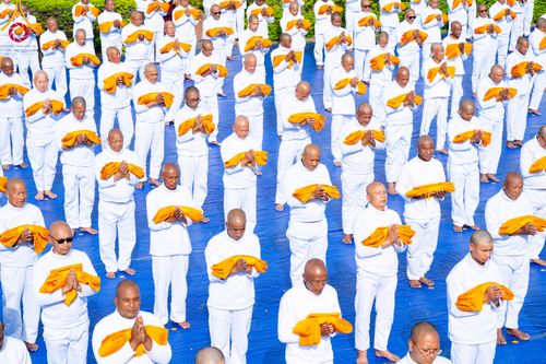 ภาพ No.314103:วันจันทร์ที่ 16 มีนาคม พ.ศ. 2569 พิธีเวียนเทียนประทักษิณ และพิธีบรรพชาสามเณร 500 รูป ณ วิหารมายาเทวี ประเทศเนปาล