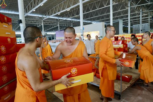 ภาพ No.320583:วันที่ 10 เมษายน พ.ศ.2569 การเตรียมกล่องไทยธรรม เพื่องานถวายมหาสังฆทาน 40,000 กว่าวัดทั่วประเทศ วันคุ้มครองโลก 22 เมษายน พ.ศ.2569 วัดพระธรรมกาย