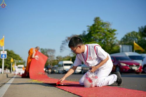 ภาพ No.296069:ภาพเบื้องหลังอาสาสมัครรวมใจ ชุดที่ 1 ในโครงการธรรมยาตรา กตัญญูบูชา มหาปูชนียาจารย์ พระมงคลเทพมุนี(สด จนฺทสโร) พระผู้ปราบมาร อนุสรณ์สถาน 7 แห่ง ปีที่ 14