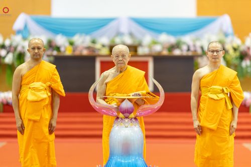 ภาพ No.318610:วันอาทิตย์ต้นเดือนที่ 5 เมษายน พ.ศ.2569 พิธีทอดผ้าป่าสมทบมหาสังฆทาน 40,000 กว่าวัดทั่วประเทศ ณ สภาธรรมกายสากล วัดพระธรรมกาย