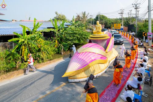 ภาพ No.299474:วันที่ 18 มกราคม พ.ศ. 2569 พิธีต้อนรับพระธรรมยาตรา ณ อนุสรณ์สถานลำดับที่ 5 สถานที่เผยแผ่วิชชาธรรมกายครั้งแรก อนุสรณ์สถานบางปลา วัดบางปลา อำเภอบางเลน จังหวัดนครปฐม ในโครงการธรรมยาตรา กตัญญูบูชา มหาปูชนียาจารย์ พระมงคลเทพมุนี(สด จนฺทสโร) พระผู้ปราบมาร อนุส