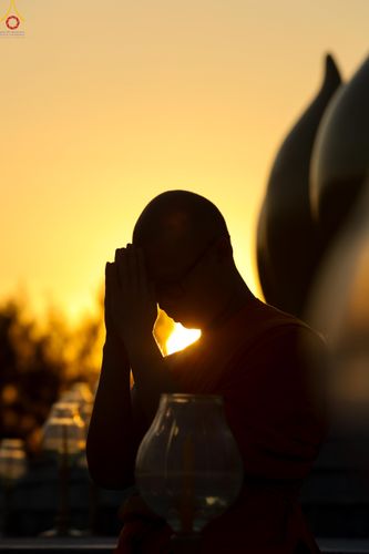 ภาพ No.302100:วันที่ 23 มกราคม พ.ศ. 2569 พิธีจุดประทีปธรรมถวายเป็นพุทธบูชา และบูชาธรรมมหาปูชนียาจารย์  ณ อนุสรณ์สถานลำดับที่ 5 สถานที่เผยแผ่วิชชาธรรมกายครั้งแรก อนุสรณ์สถานบางปลา วัดบางปลา อำเภอบางเลน จังหวัดนครปฐม ในโครงการธรรมยาตรา กตัญญูบูชา มหาปูชนียาจารย์ พระมงคล