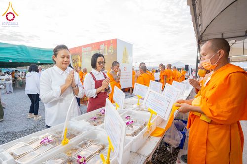 ภาพ No.301788:วันที่ 24 มกราคม พ.ศ. 2569 พิธีถวายภัตตาหารเป็นสังฆทาน แด่พระธรรมยาตรา ณ อนุสรณ์สถานบางปลา วัดบางปลา อำเภอบางเลน จังหวัดนครปฐม ในโครงการธรรมยาตรา กตัญญูบูชา มหาปูชนียาจารย์ พระมงคลเทพมุนี(สด จนฺทสโร) พระผู้ปราบมาร อนุสรณ์สถาน 7 แห่ง ปีที่ 14