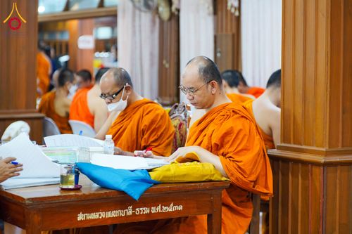 ภาพ No.281325:วันที่ 25 ธันวาคม พ.ศ. 2568 บรรยากาศการตรวจใบข้อสอบธรรมสนามหลวง  นักธรรมชั้นเอก และธรรมศึกษาชั้นเอก ส่วนภูมิภาค  ณ ศาลาอบรมสงฆ์ วัดสามพระยาวรวิหาร เขตพระนคร กรุงเทพมหานคร