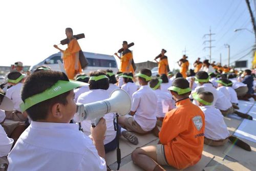 ภาพ No.10043:ประมวลภาพธุดงค์ธรรมชัย ปีที่ 3 วันที่ 13 มกราคม พ.ศ.2557