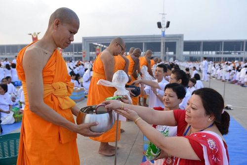 ภาพ No.10740:ประมวลภาพวันมาฆบูชา ประจำปี พ.ศ.2557 ณ วัดพระธรรมกาย