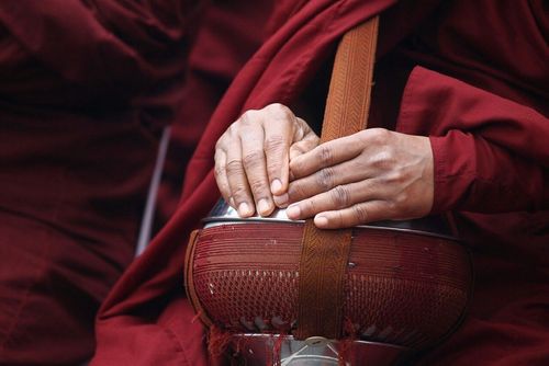 ภาพ No.10885:ประมวลภาพตักบาตร 3 แผ่นดิน พระ 10,000 รูป เหนือสุดยอดแดนสยาม