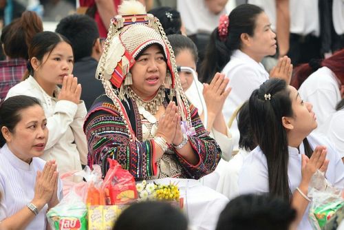 ภาพ No.10896:ประมวลภาพตักบาตร 3 แผ่นดิน พระ 10,000 รูป เหนือสุดยอดแดนสยาม