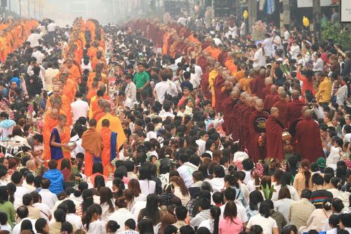 ภาพ No.10897:ประมวลภาพตักบาตร 3 แผ่นดิน พระ 10,000 รูป เหนือสุดยอดแดนสยาม