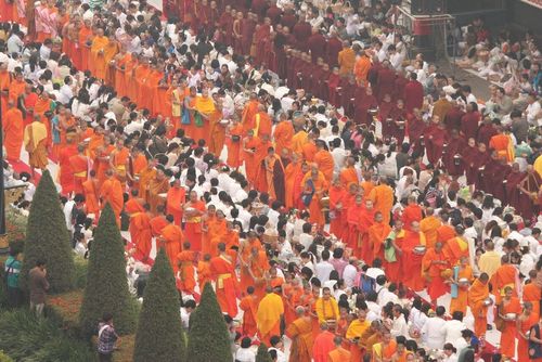 ภาพ No.10904:ประมวลภาพตักบาตร 3 แผ่นดิน พระ 10,000 รูป เหนือสุดยอดแดนสยาม