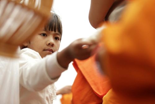 ภาพ No.10906:ประมวลภาพตักบาตร 3 แผ่นดิน พระ 10,000 รูป เหนือสุดยอดแดนสยาม