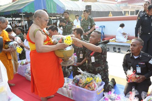 ภาพ No.10944:ประมวลภาพพิธีถวายสังฆทาน 323 วัด ครั้งที่ 100 ณ วัดพุทธภูมิ จ.ยะลา