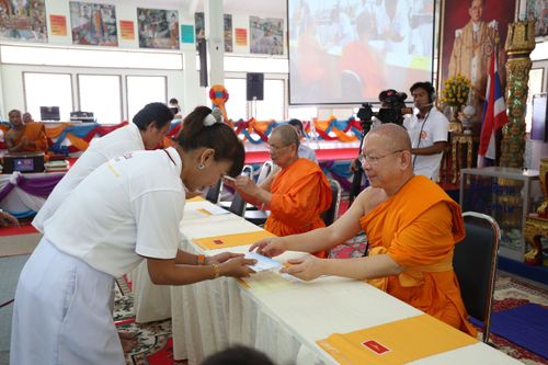 ภาพ No.10951:ประมวลภาพพิธีถวายสังฆทาน 323 วัด ครั้งที่ 100 ณ วัดพุทธภูมิ จ.ยะลา