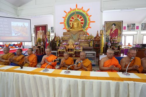 ภาพ No.10960:ประมวลภาพพิธีถวายสังฆทาน 323 วัด ครั้งที่ 100 ณ วัดพุทธภูมิ จ.ยะลา